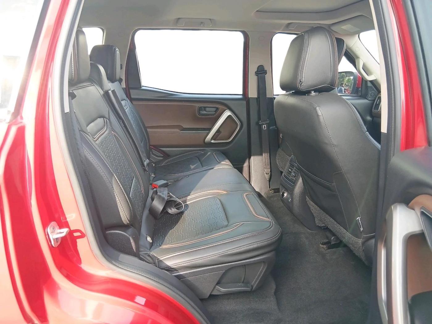 2024 Mahindra SCORPIO-N Z6 DIESEL MT 2WD 7 STR, Diesel, Manual, 32,030 km, interior