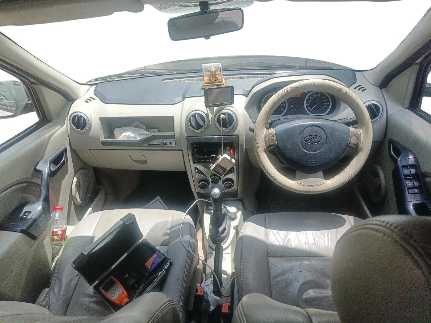 2013 Mahindra Verito 1.5 D6, Diesel, Manual, 1,64,486 km, interior
