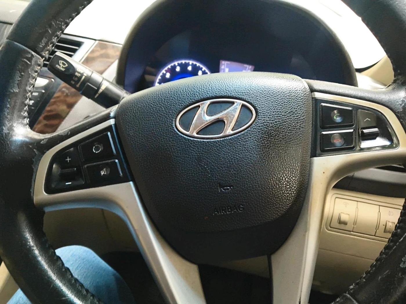 2014 Hyundai Verna FLUIDIC 1.6 VTVT SX OPT, Petrol, Manual, 1,70,353 km, interior