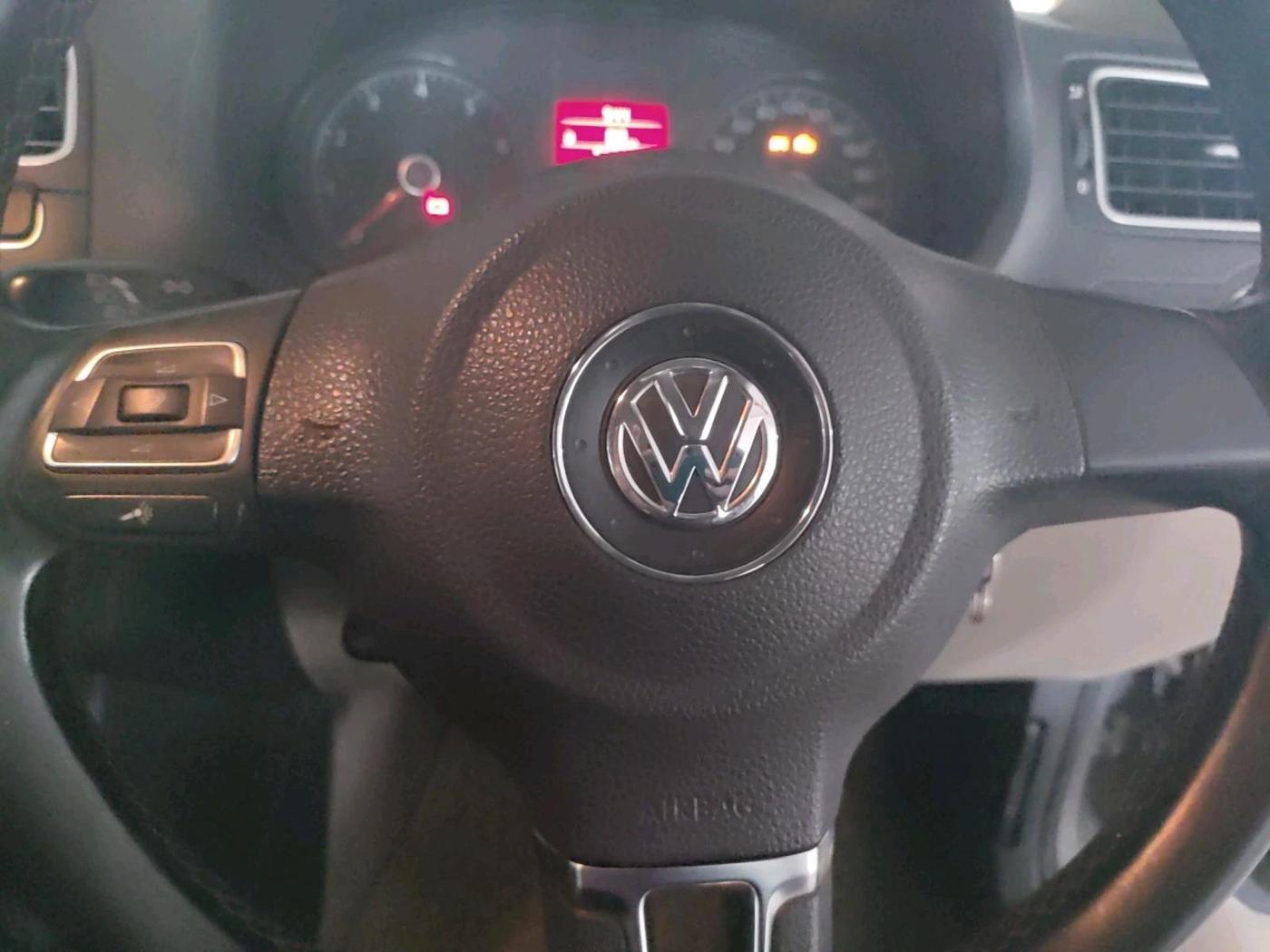 2013 Volkswagen Polo HIGHLINE1.2L, Petrol, Manual, 55,500 km, interior
