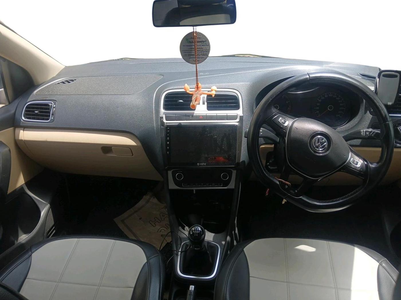 2014 Volkswagen Polo HIGHLINE1.2L, CNG, Manual, 78,890 km, interior