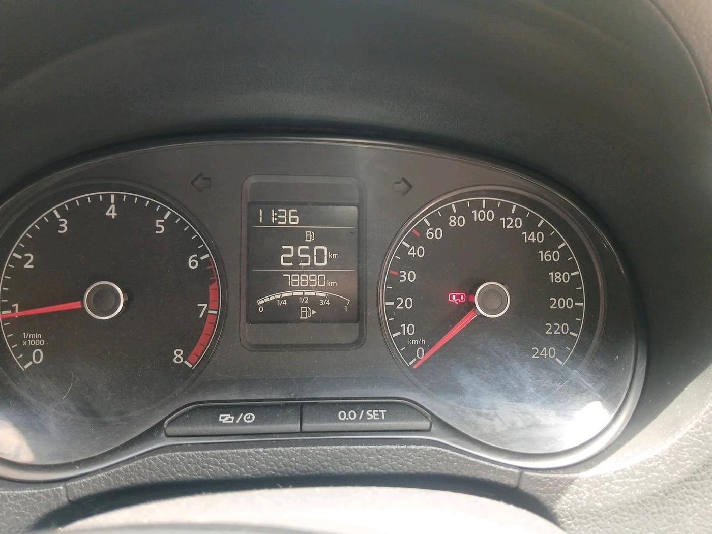 2014 Volkswagen Polo HIGHLINE1.2L, CNG, Manual, 78,890 km, interior