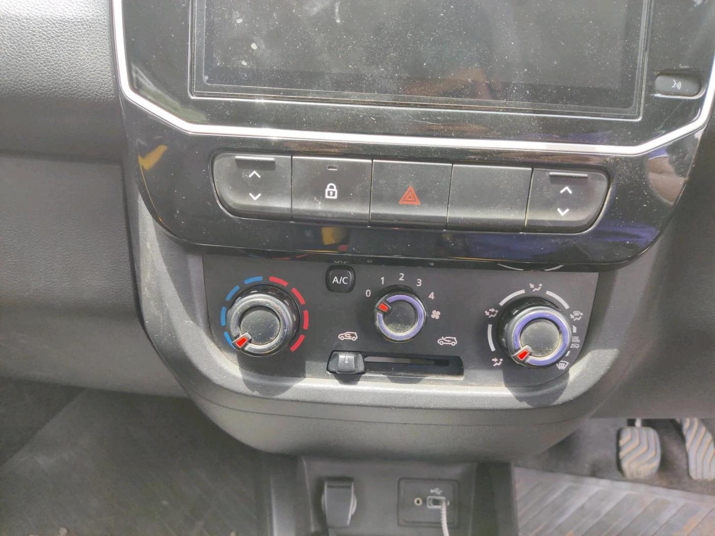 2023 Renault Kwid CLIMBER 1.0 AMT Dual Tone , Petrol, Automatic, 12,714 km, interior