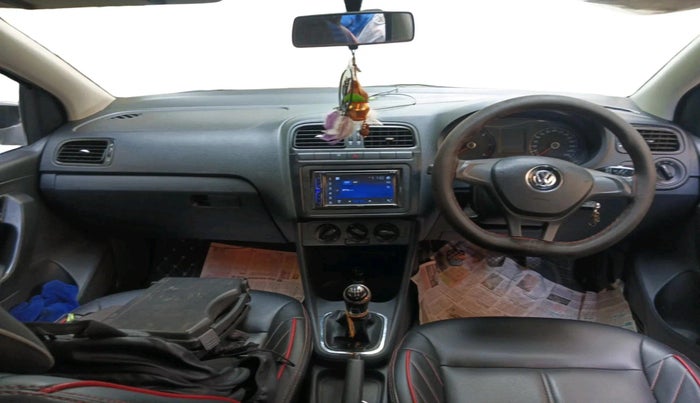 2014 Volkswagen Polo COMFORTLINE 1.2 Diesel, Diesel, Manual, 2,05,009 km, interior