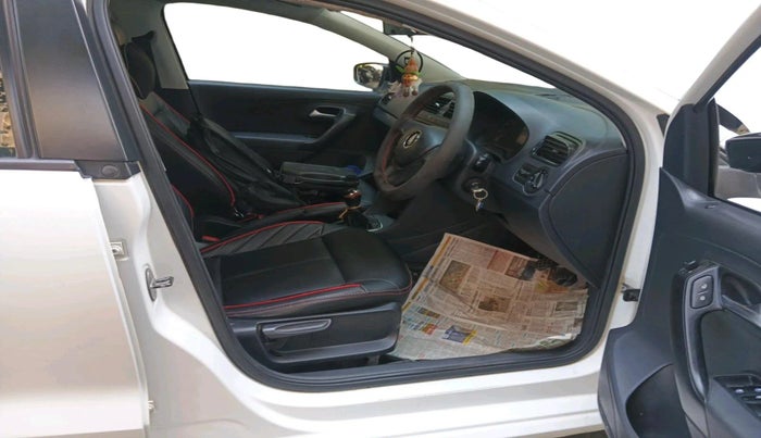 2014 Volkswagen Polo COMFORTLINE 1.2 Diesel, Diesel, Manual, 2,05,009 km, interior