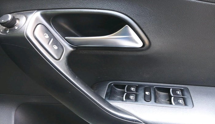 2014 Volkswagen Polo COMFORTLINE 1.2 Diesel, Diesel, Manual, 2,05,009 km, interior