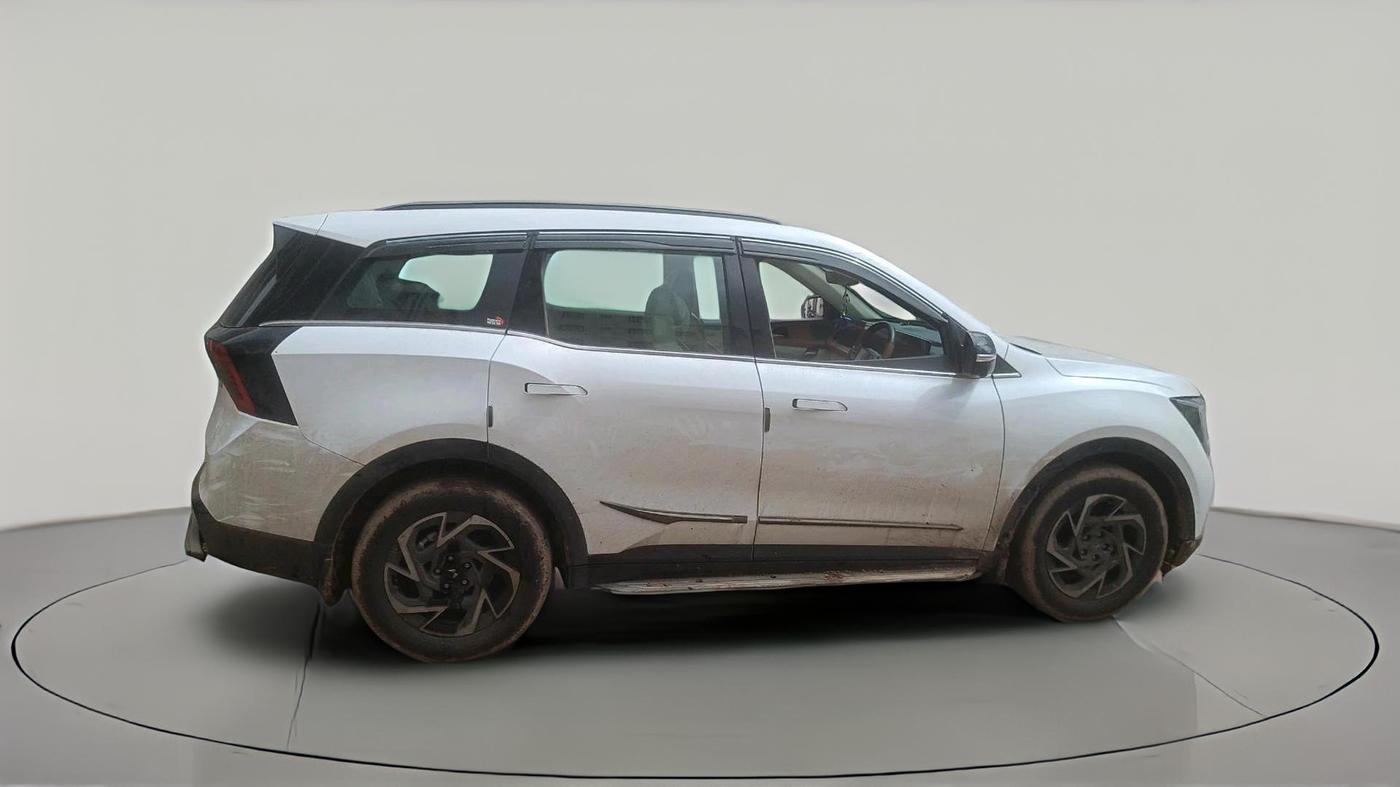 2026 Mahindra XUV 7XO AX7 T 2WD Petrol 2.0L Turbo Automatic 7 STR, Petrol, Automatic, 6,034 km, exterior