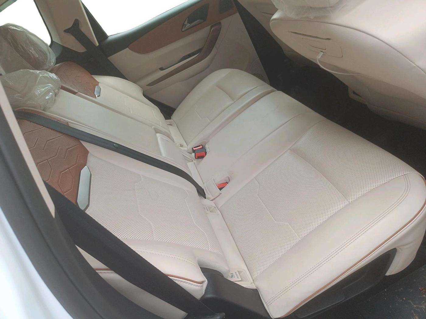 2026 Mahindra XUV 7XO AX7 T 2WD Petrol 2.0L Turbo Automatic 7 STR, Petrol, Automatic, 6,034 km, interior