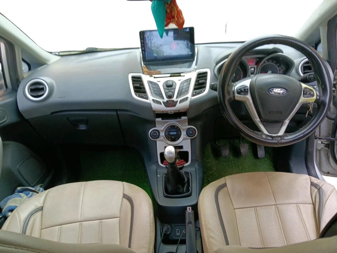 2013 Ford Fiesta TITANIUM+ DIESEL, Diesel, Manual, 1,56,609 km, interior