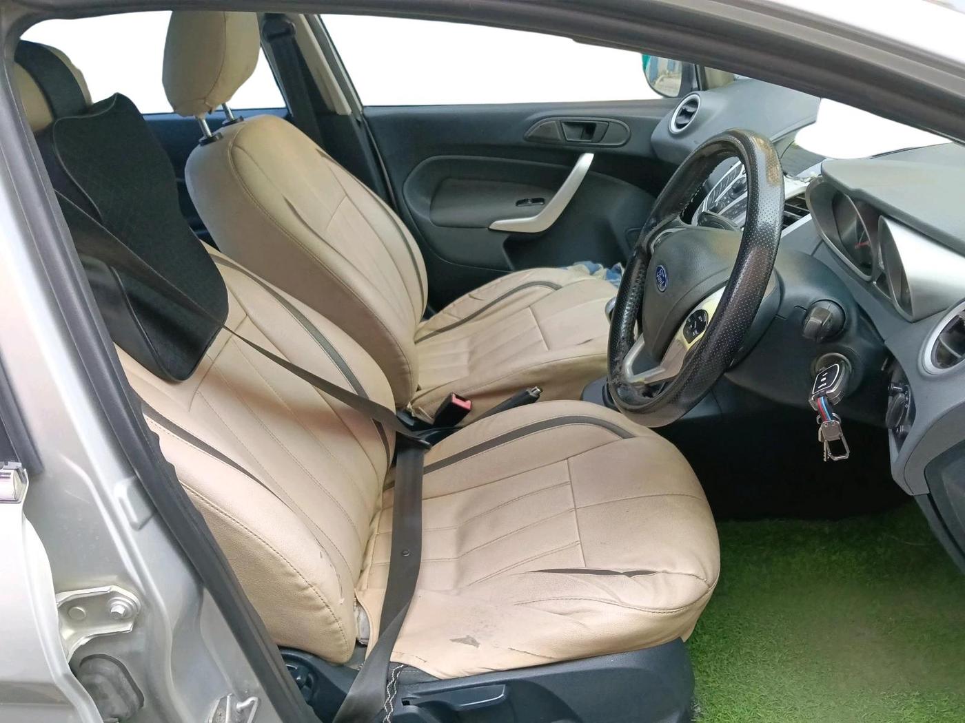 2013 Ford Fiesta TITANIUM+ DIESEL, Diesel, Manual, 1,56,609 km, interior