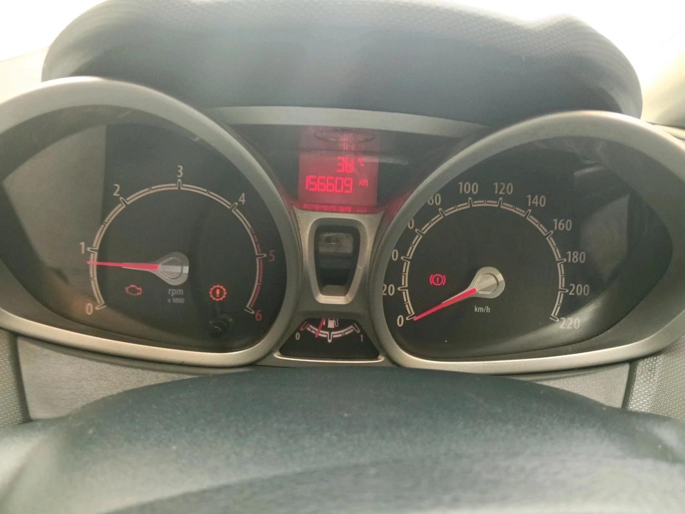 2013 Ford Fiesta TITANIUM+ DIESEL, Diesel, Manual, 1,56,609 km, interior