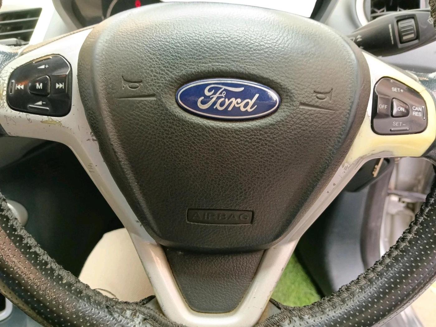 2013 Ford Fiesta TITANIUM+ DIESEL, Diesel, Manual, 1,56,609 km, interior