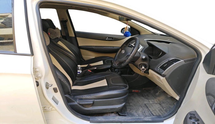 2014 Hyundai i20 MAGNA (O) 1.2, Petrol, Manual, 1,34,258 km, interior