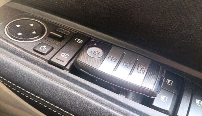 2020 KIA SONET HTX 1.0 IMT, Petrol, Manual, 38,302 km, interior