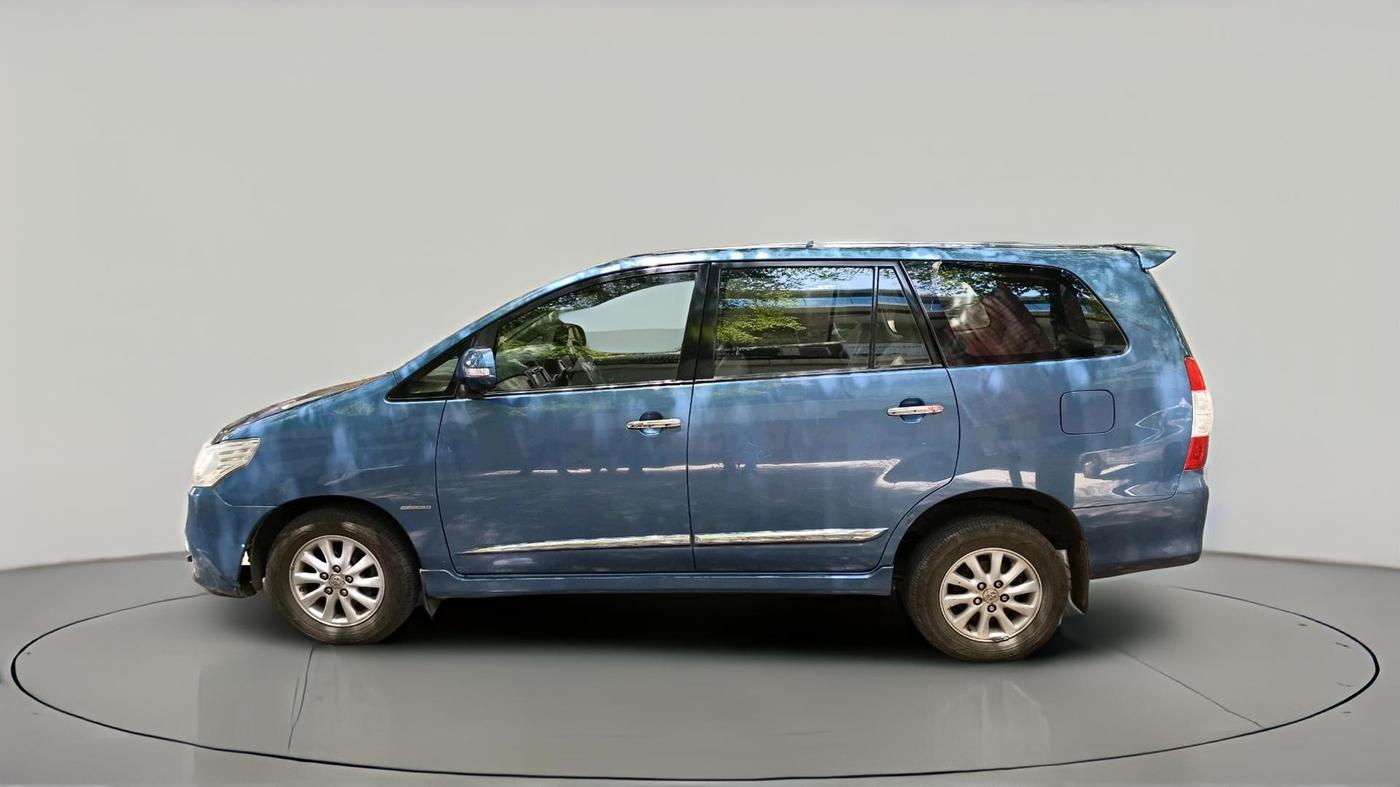 2014 Toyota Innova 2.5 VX 7 STR, Diesel, Manual, 2,14,144 km, exterior
