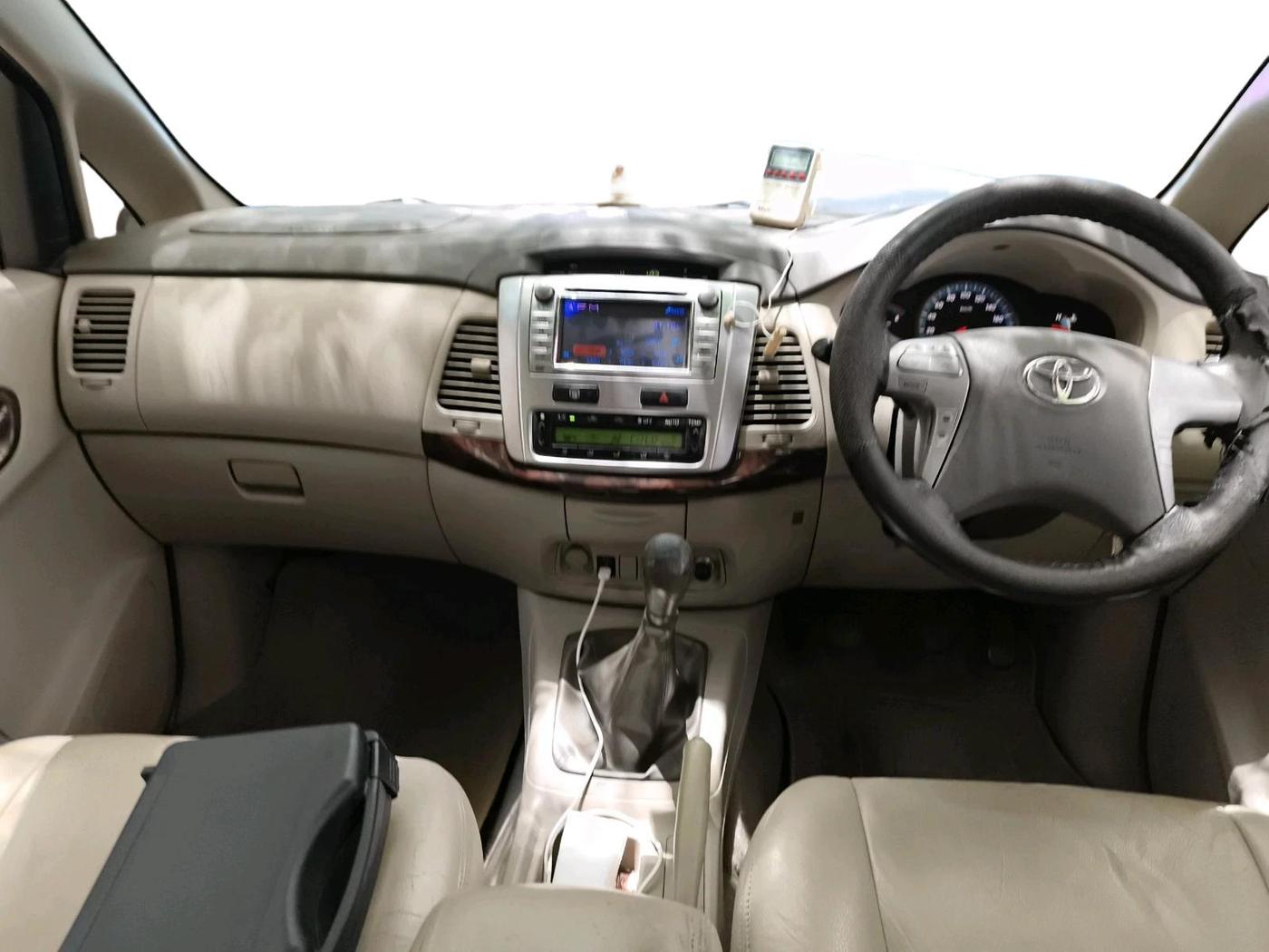 2014 Toyota Innova 2.5 VX 7 STR, Diesel, Manual, 2,14,144 km, interior
