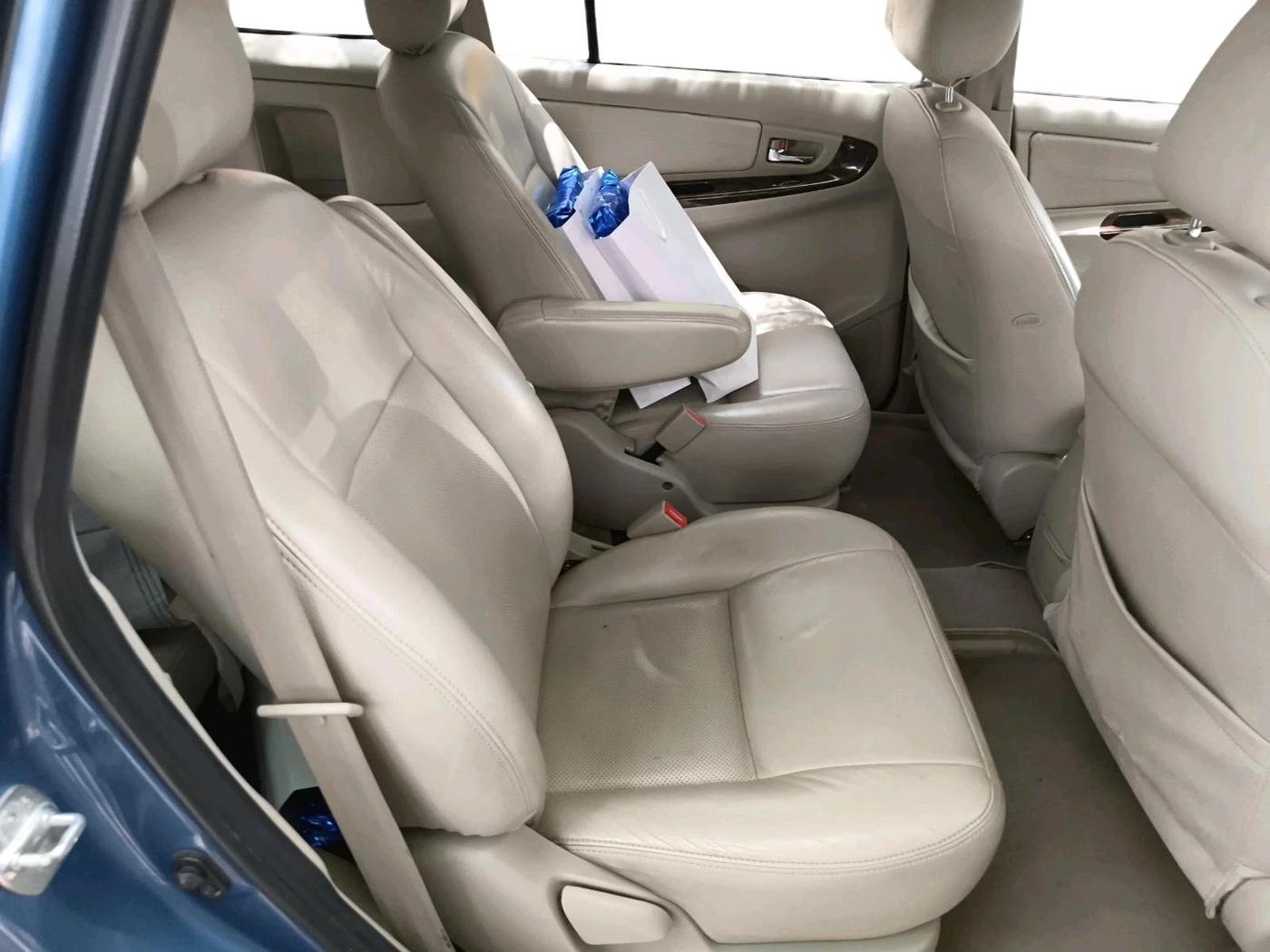 2014 Toyota Innova 2.5 VX 7 STR, Diesel, Manual, 2,14,144 km, interior