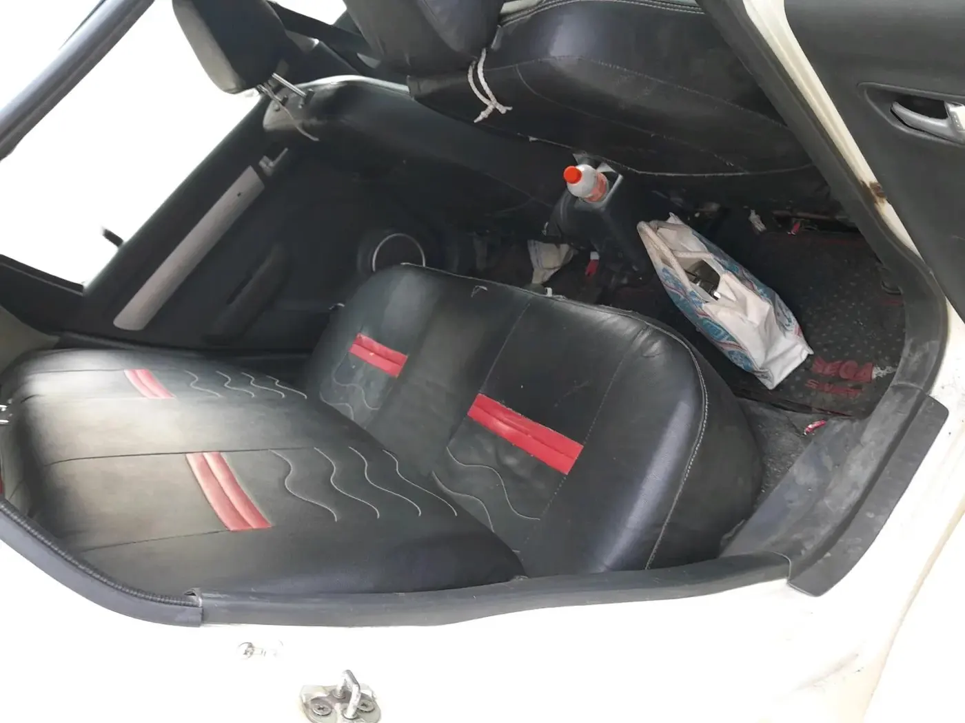 2010 Maruti Swift ZXI, CNG, Manual, 1,14,169 km, interior