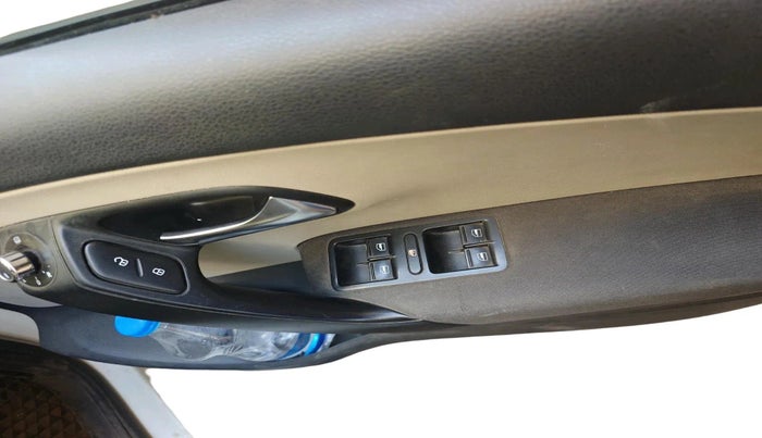 2013 Volkswagen Polo HIGHLINE1.2L, Petrol, Manual, 68,278 km, interior