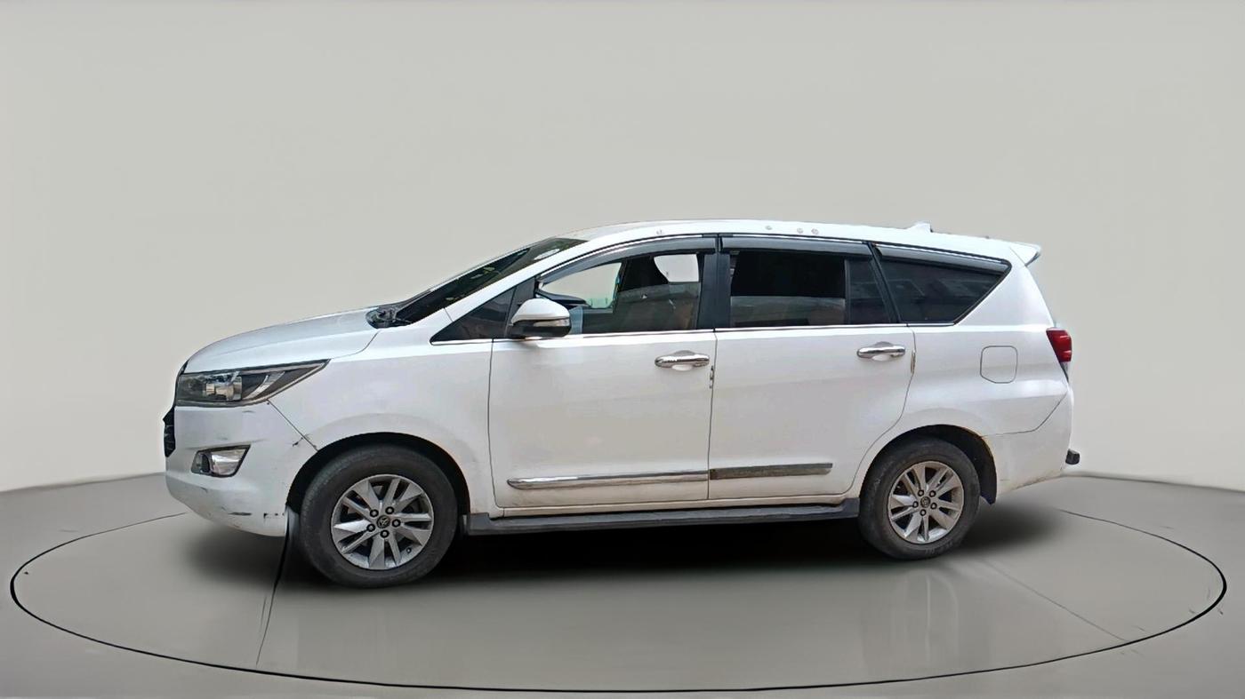 2017 Toyota Innova Crysta 2.4 G 7 STR, Diesel, Manual, 3,00,300 km, exterior