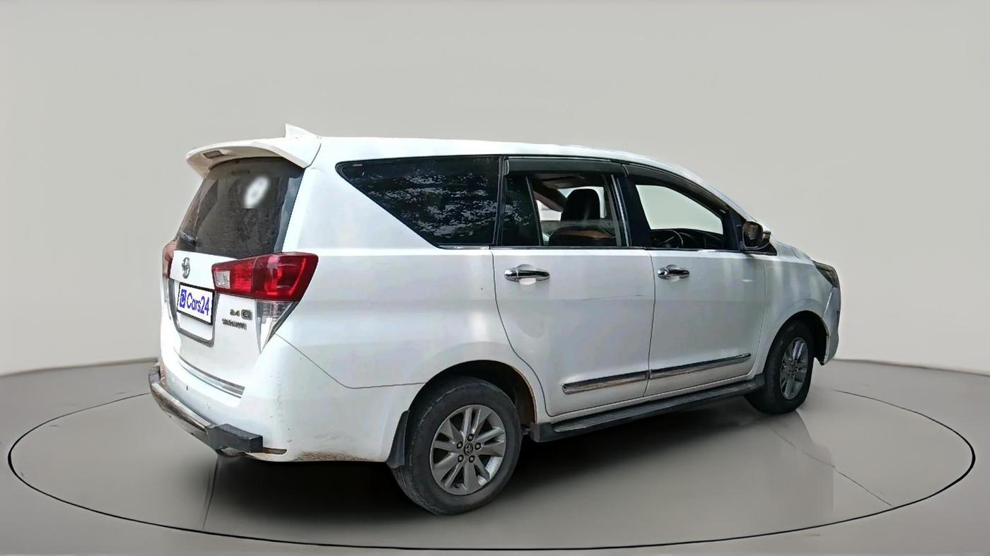 2017 Toyota Innova Crysta 2.4 G 7 STR, Diesel, Manual, 3,00,300 km, exterior
