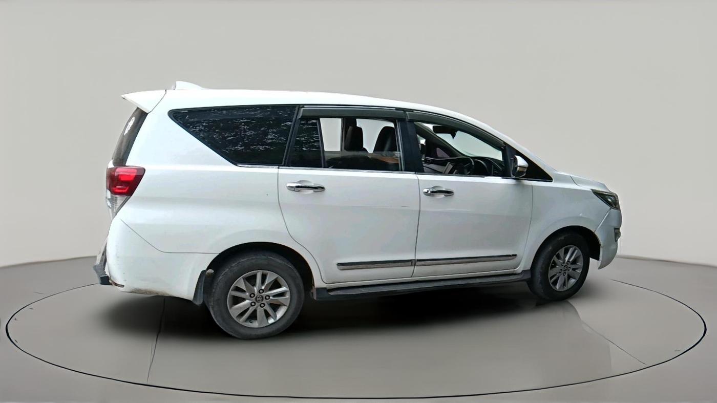 2017 Toyota Innova Crysta 2.4 G 7 STR, Diesel, Manual, 3,00,300 km, exterior