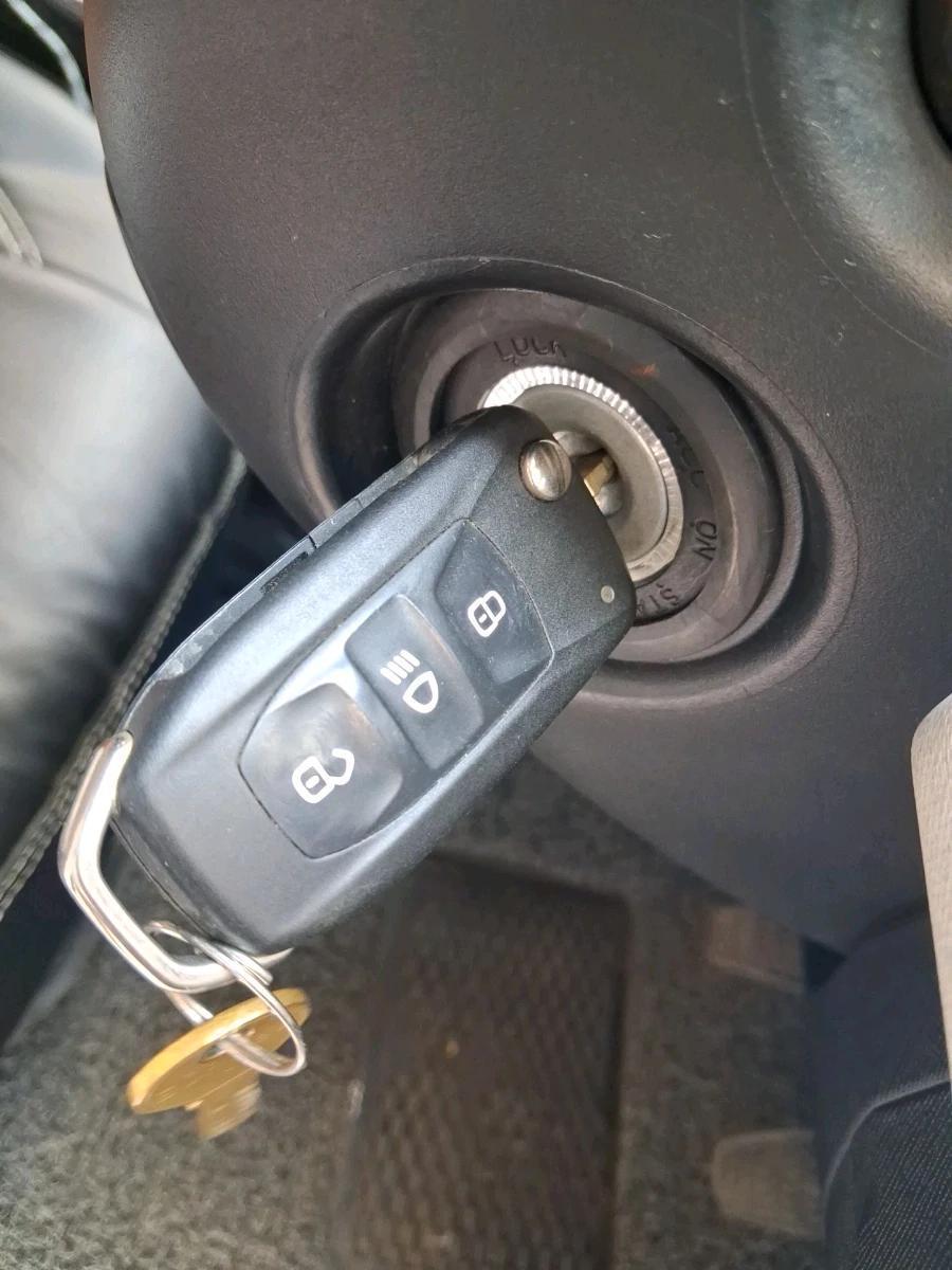 2024 Tata NEXON PURE SUNROOF 1.2 PETROL, Petrol, Manual, 5,061 km, interior
