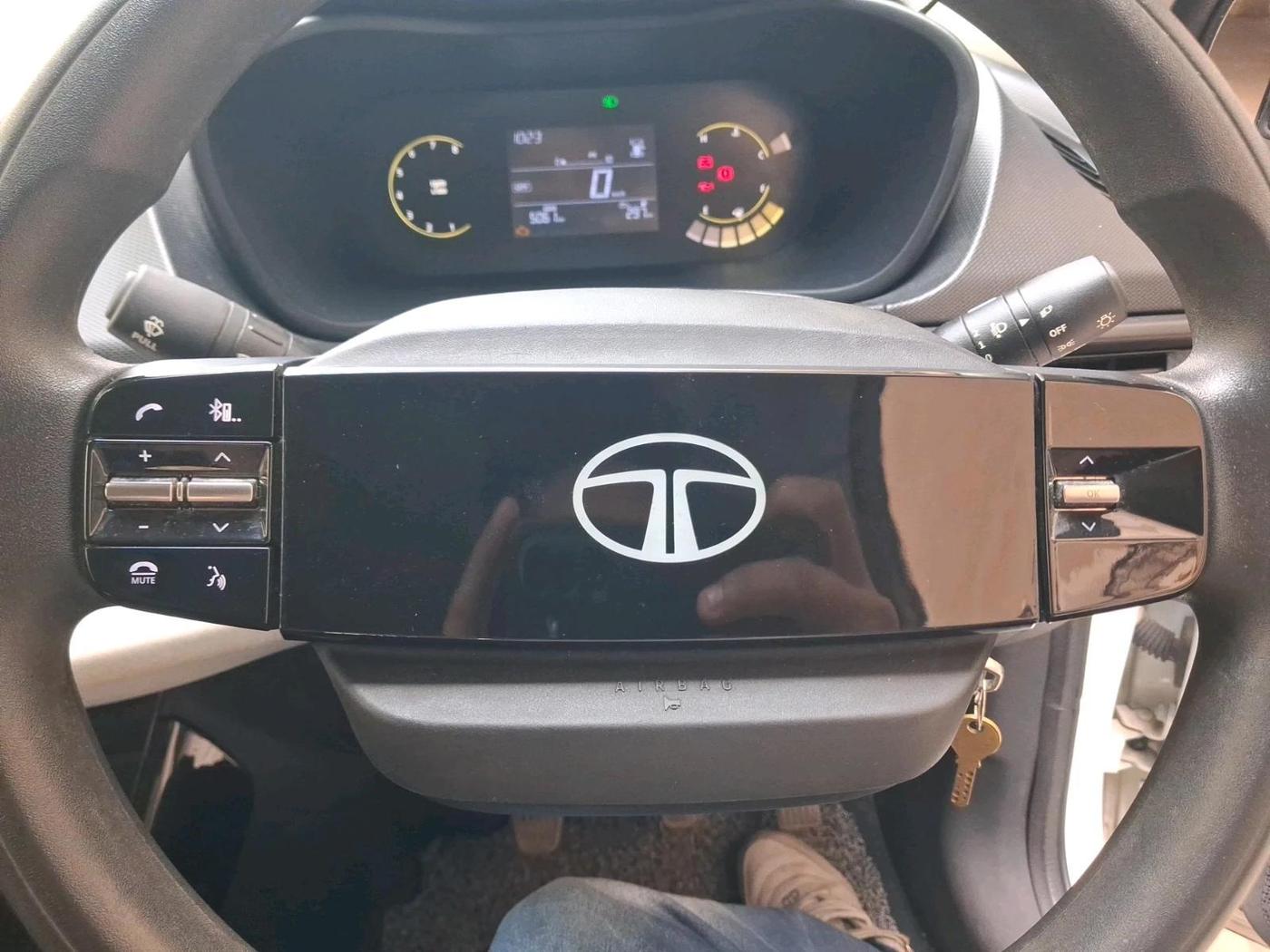 2024 Tata NEXON PURE SUNROOF 1.2 PETROL, Petrol, Manual, 5,061 km, interior