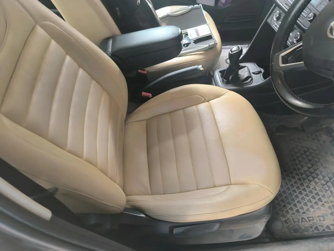 2016 Skoda Rapid AMBITION 1.5 TDI, Diesel, Manual, 2,45,590 km, interior