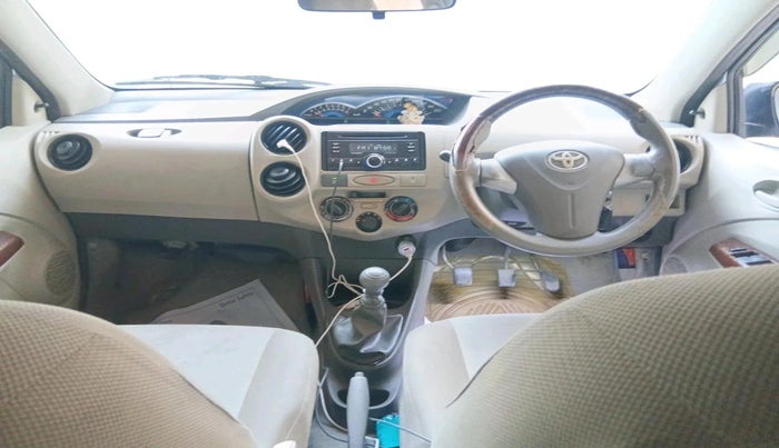 2015 Toyota Etios Liva GD, Diesel, Manual, 1,30,065 km, interior