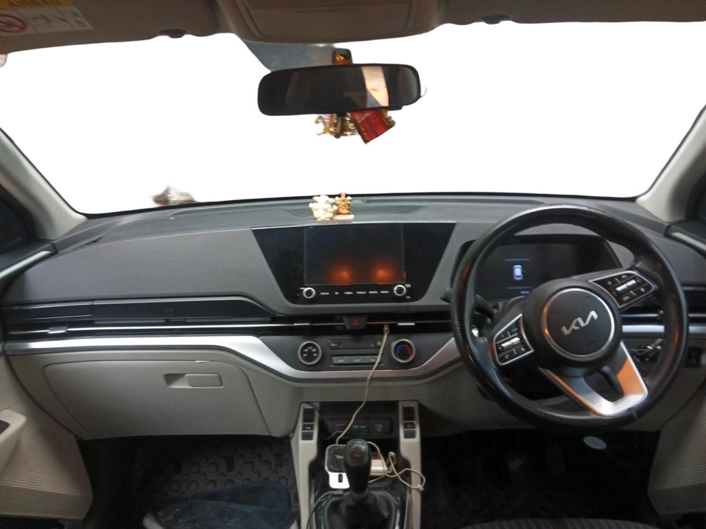 2022 KIA CARENS PRESTIGE 1.4 PETROL 7 STR, Petrol, Manual, 37,018 km, interior