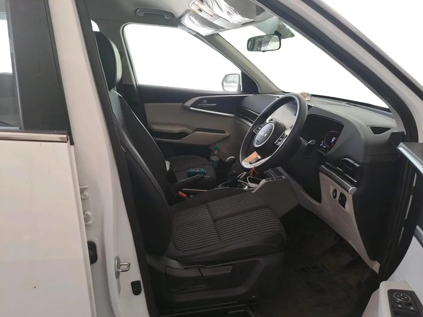 2022 KIA CARENS PRESTIGE PLUS 1.4 PETROL 7 STR, Petrol, Manual, 34,804 km, interior