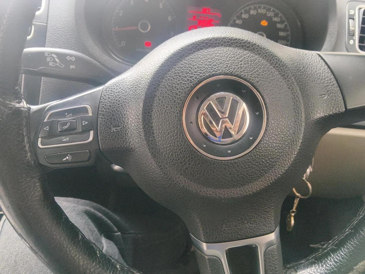 2014 Volkswagen Polo HIGHLINE1.2L, Petrol, Manual, 85,530 km, interior