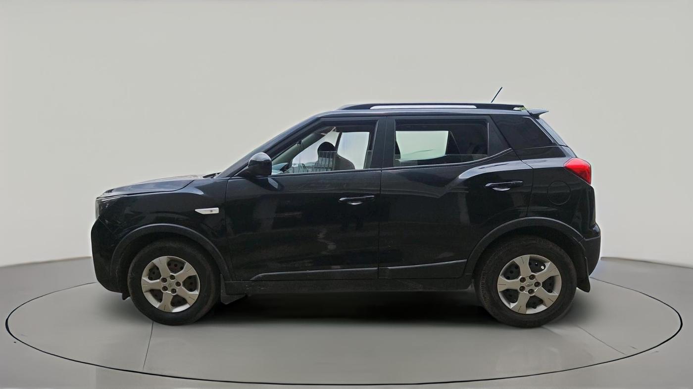 2020 Mahindra XUV300 W6 1.2 PETROL, Petrol, Manual, 64,211 km, exterior