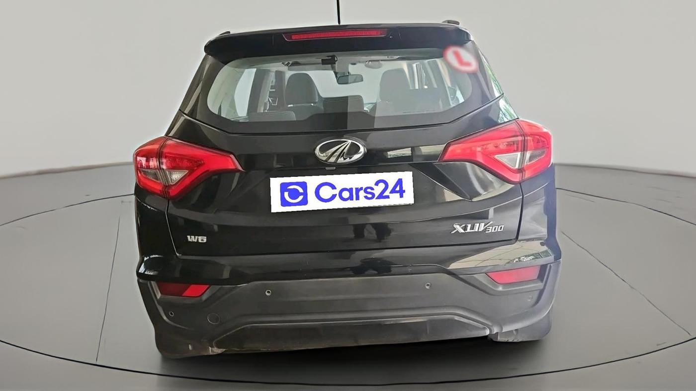 2020 Mahindra XUV300 W6 1.2 PETROL, Petrol, Manual, 64,211 km, exterior