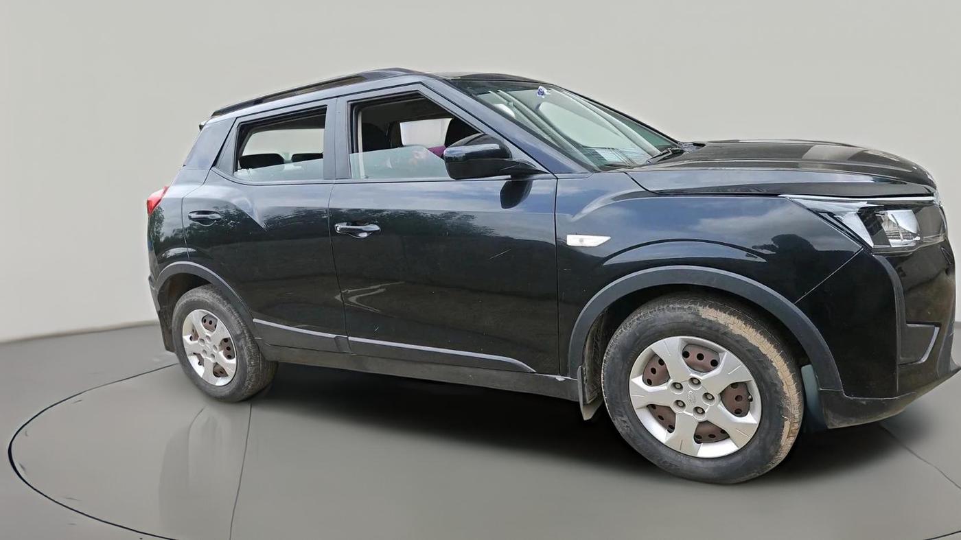 2020 Mahindra XUV300 W6 1.2 PETROL, Petrol, Manual, 64,211 km, exterior