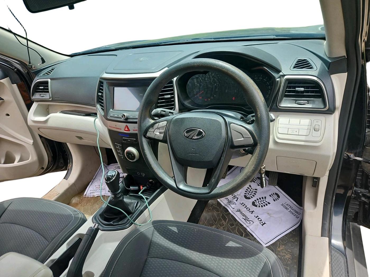 2020 Mahindra XUV300 W6 1.2 PETROL, Petrol, Manual, 64,211 km, interior