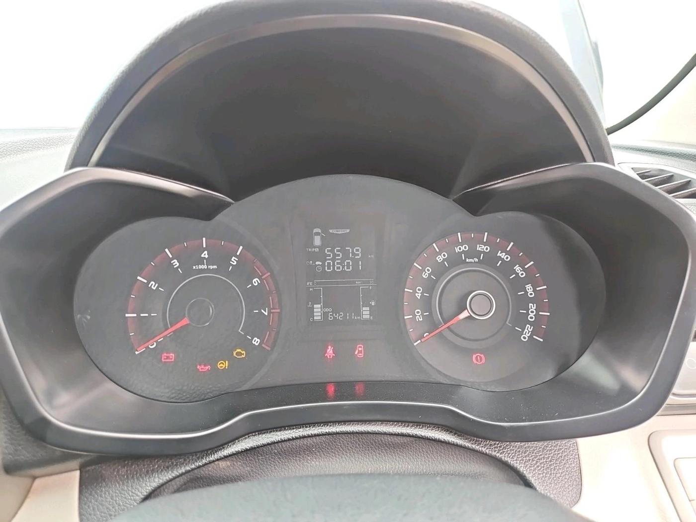 2020 Mahindra XUV300 W6 1.2 PETROL, Petrol, Manual, 64,211 km, interior