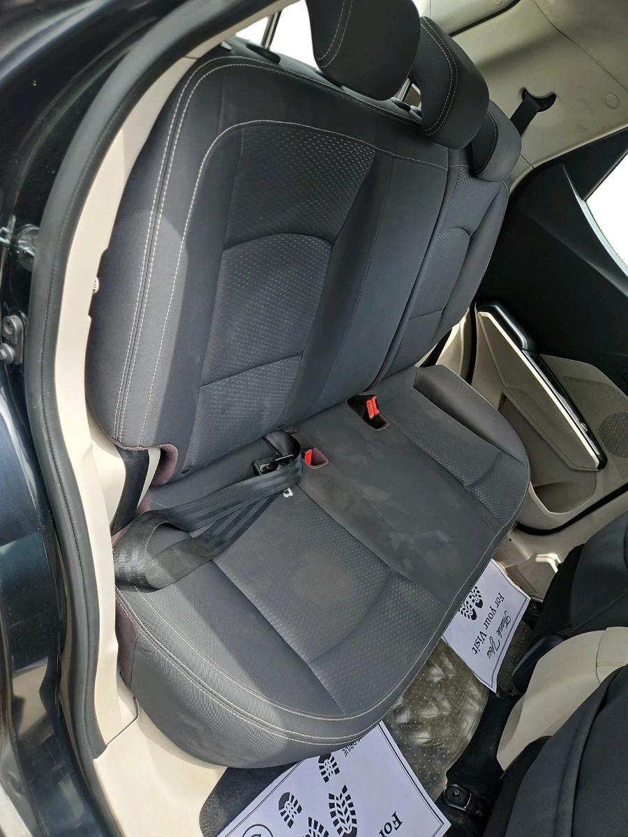 2020 Mahindra XUV300 W6 1.2 PETROL, Petrol, Manual, 64,211 km, interior