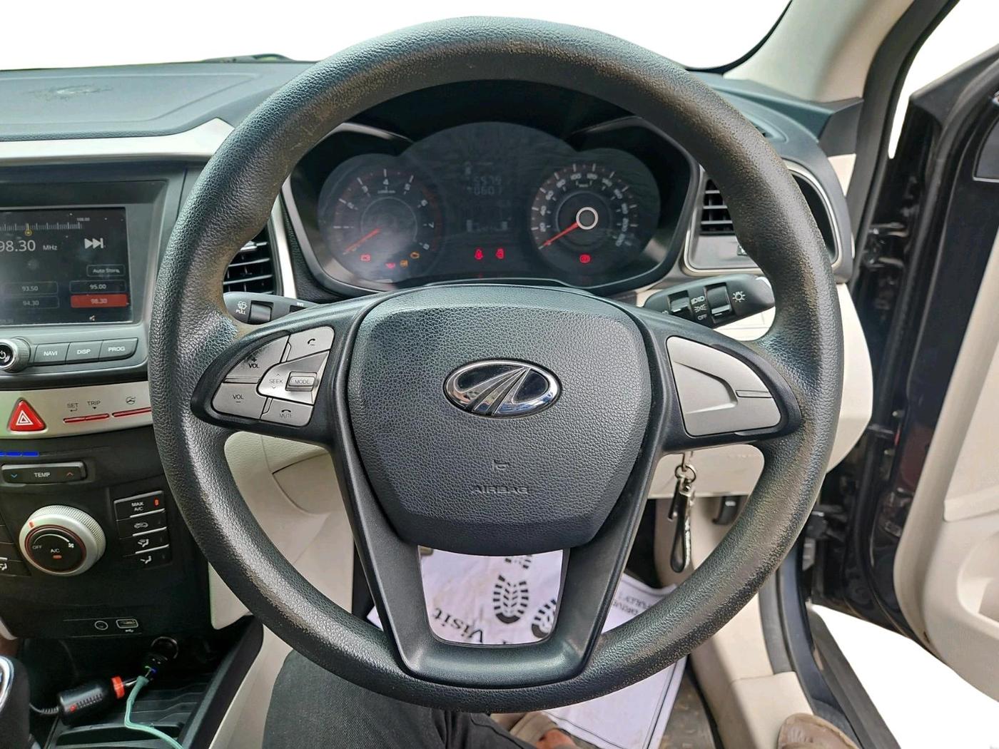 2020 Mahindra XUV300 W6 1.2 PETROL, Petrol, Manual, 64,211 km, interior