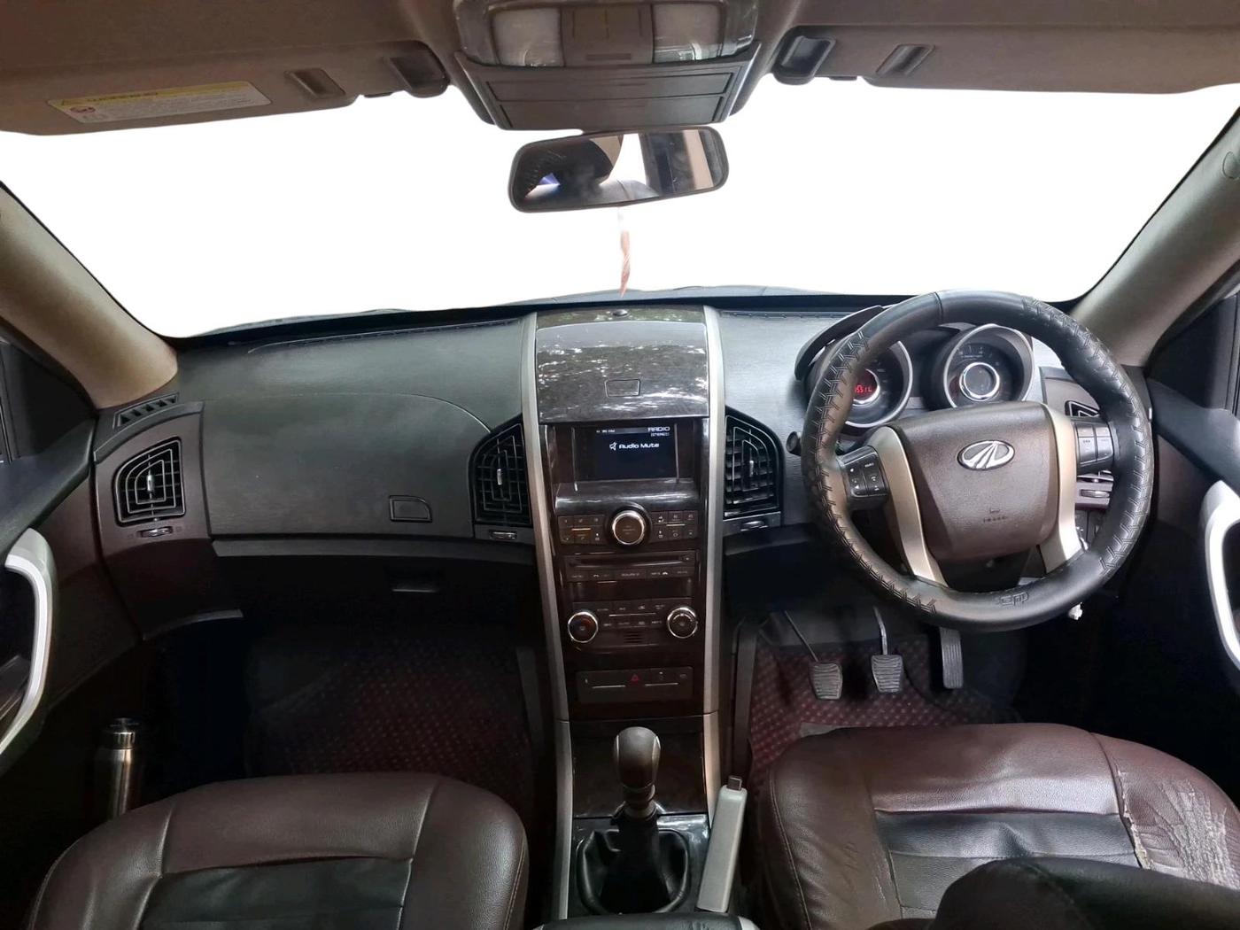 2015 Mahindra XUV500 W6, Diesel, Manual, 1,75,511 km, interior