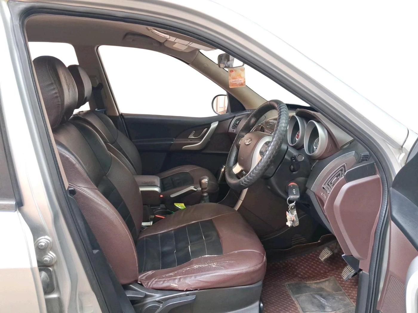 2015 Mahindra XUV500 W6, Diesel, Manual, 1,75,511 km, interior