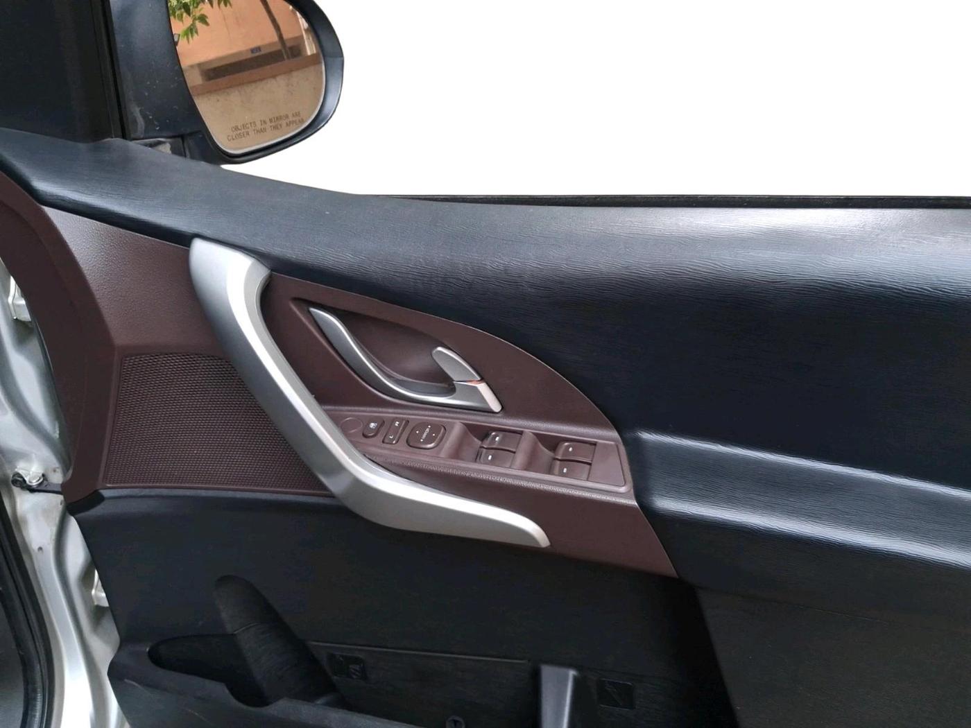 2015 Mahindra XUV500 W6, Diesel, Manual, 1,75,511 km, interior