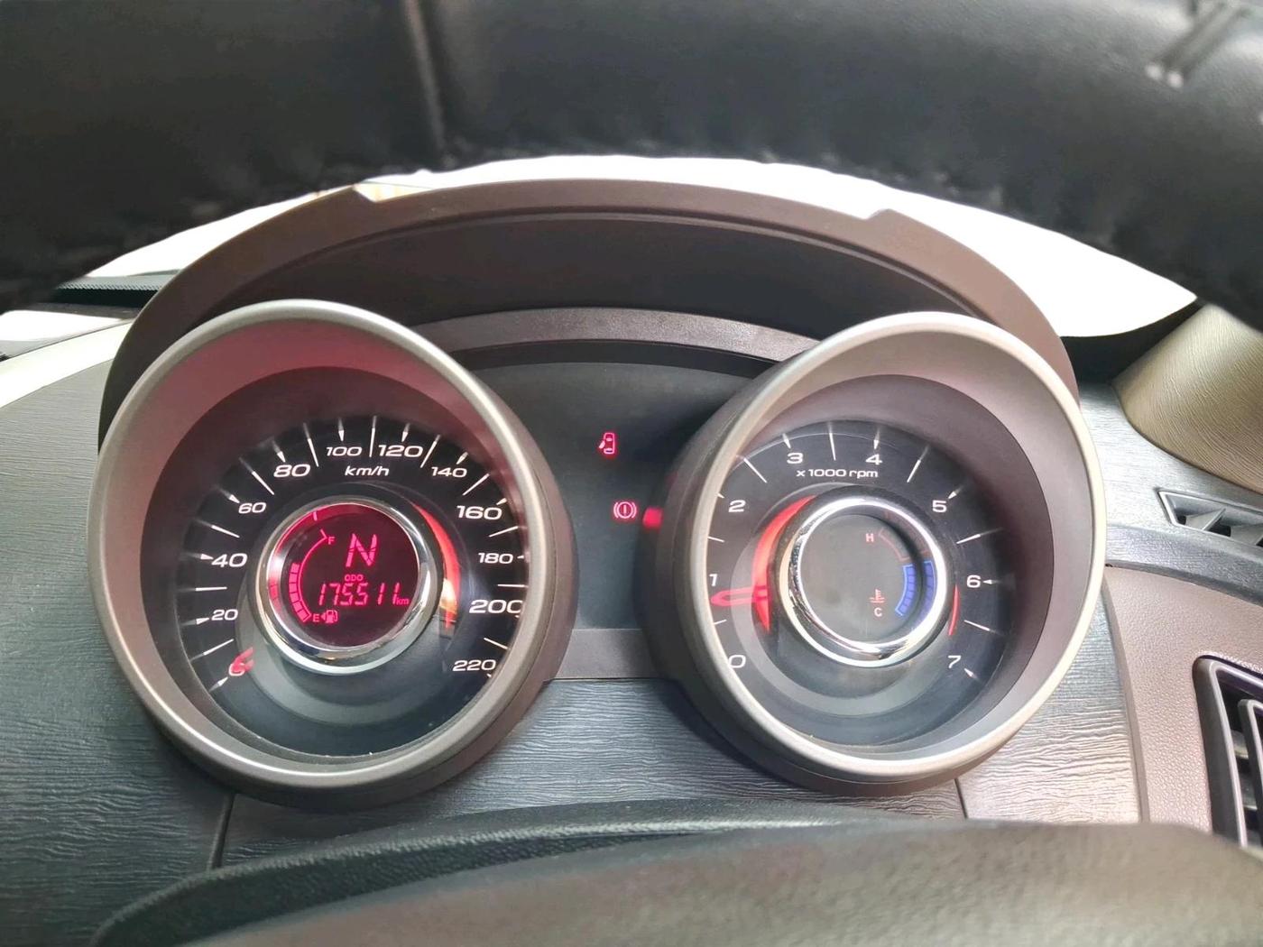 2015 Mahindra XUV500 W6, Diesel, Manual, 1,75,511 km, interior