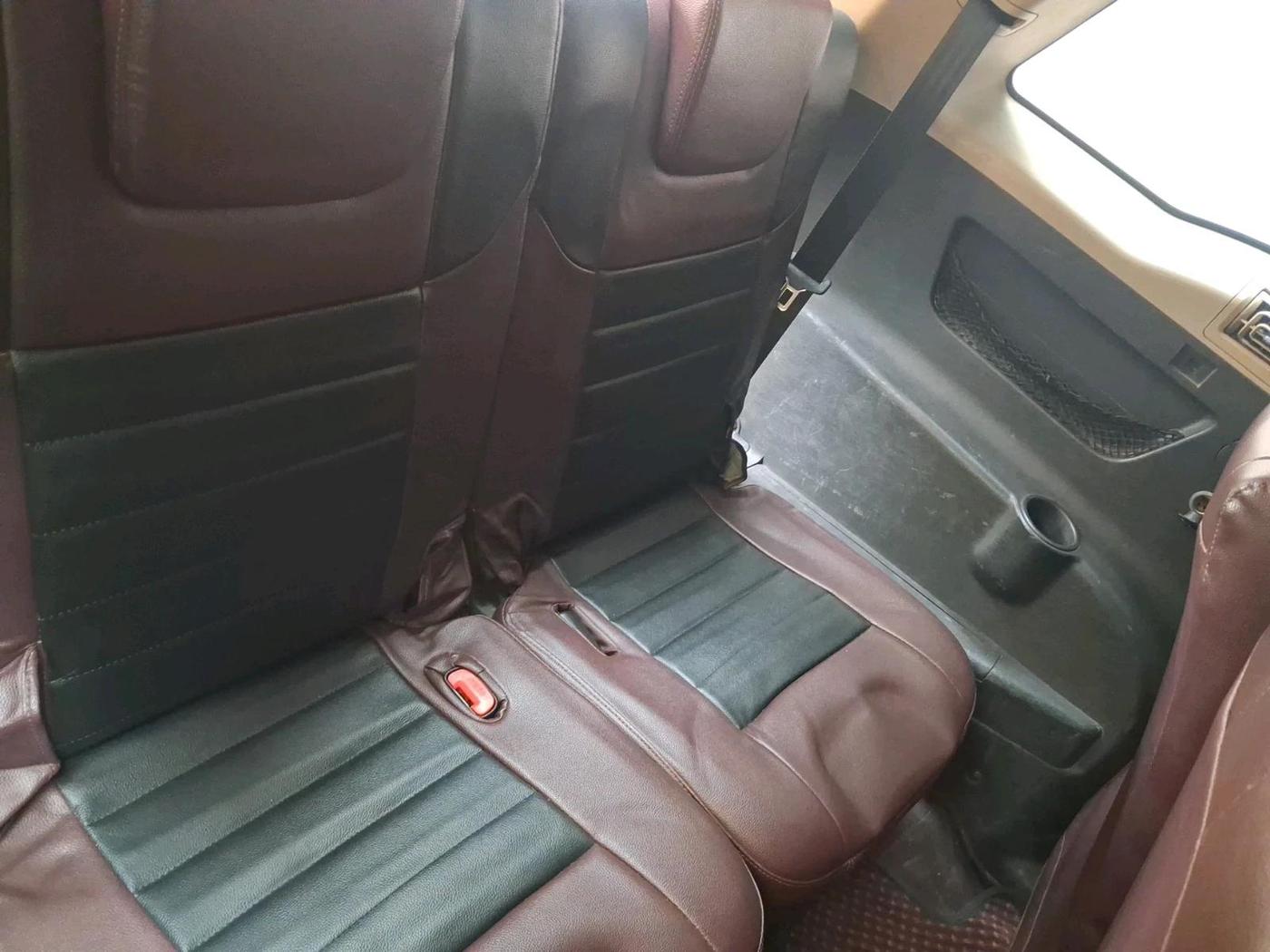 2015 Mahindra XUV500 W6, Diesel, Manual, 1,75,511 km, interior