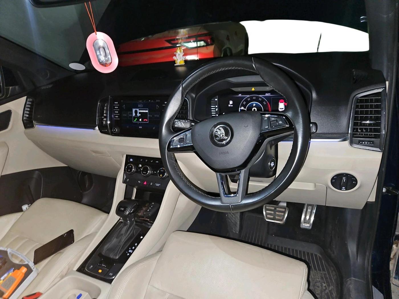 2020 Skoda Karoq STYLE 1.5 TSI AT, Petrol, Automatic, 67,542 km, interior