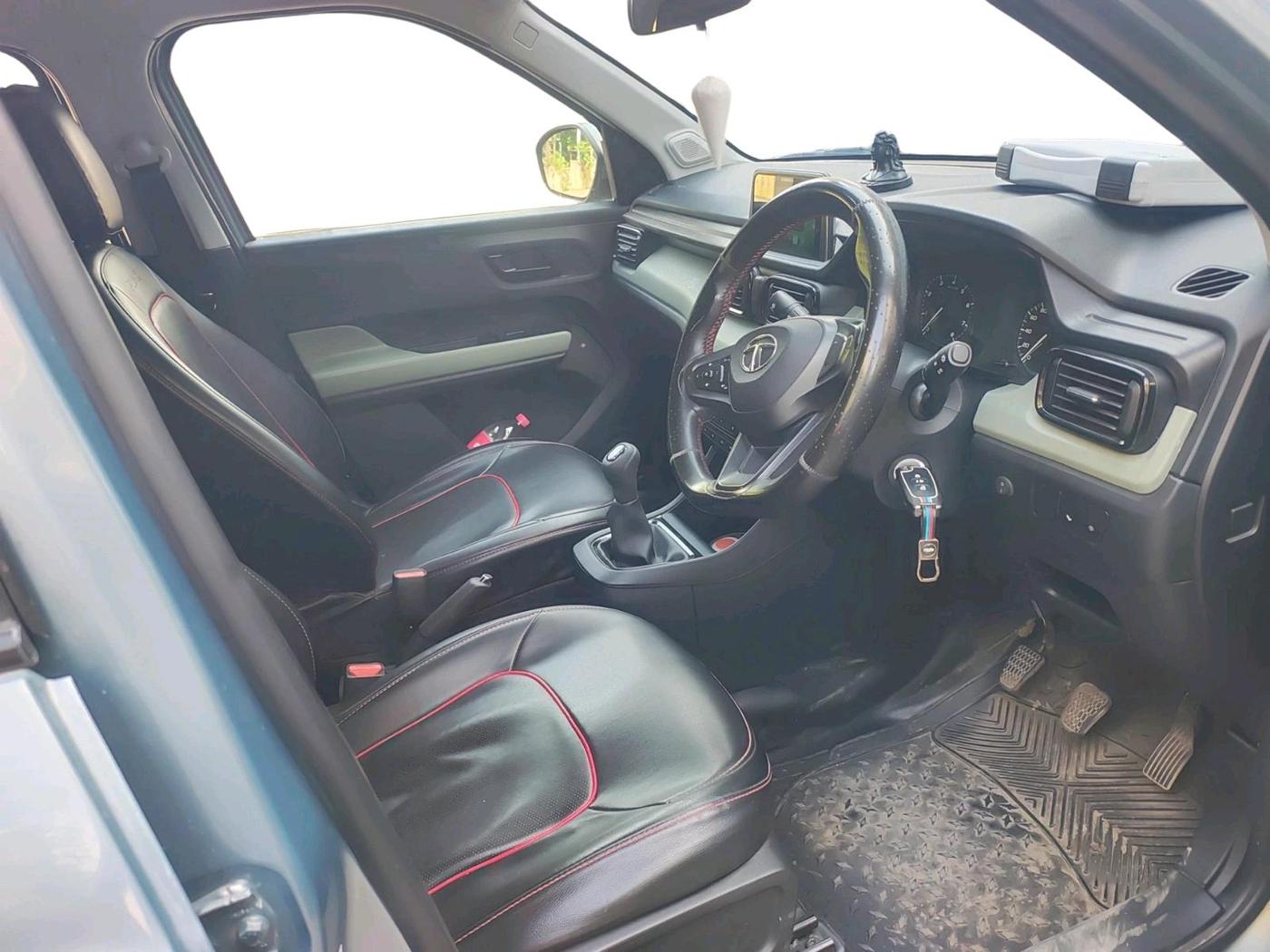 2023 Tata PUNCH ADVENTURE RHYTHM PACK MT, Petrol, Manual, 37,102 km, interior