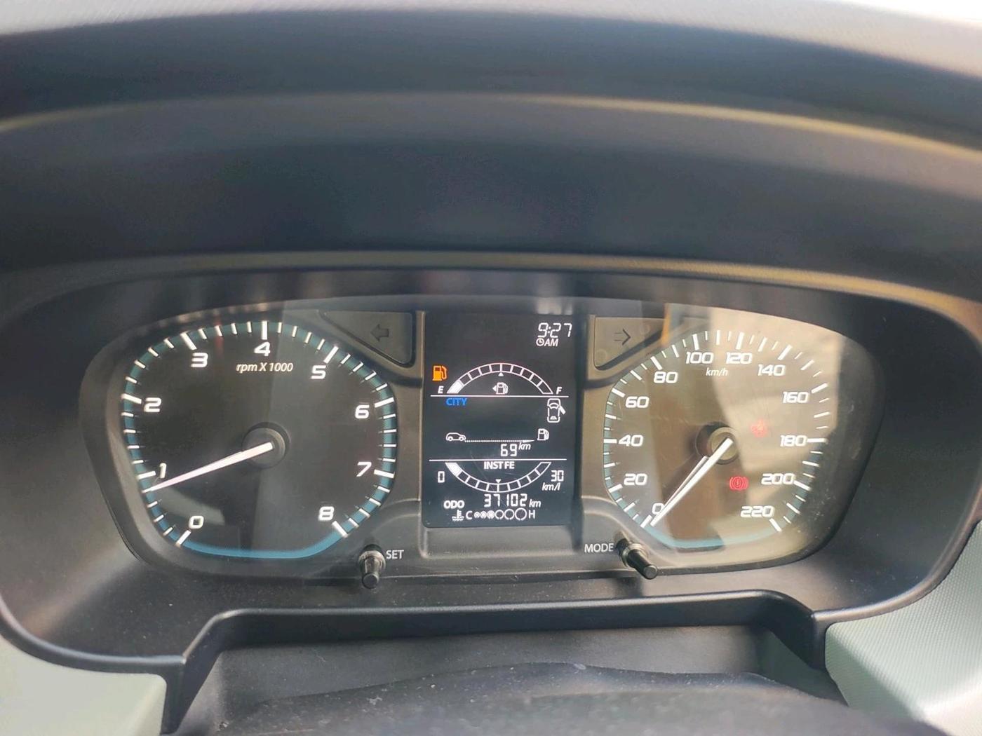 2023 Tata PUNCH ADVENTURE RHYTHM PACK MT, Petrol, Manual, 37,102 km, interior