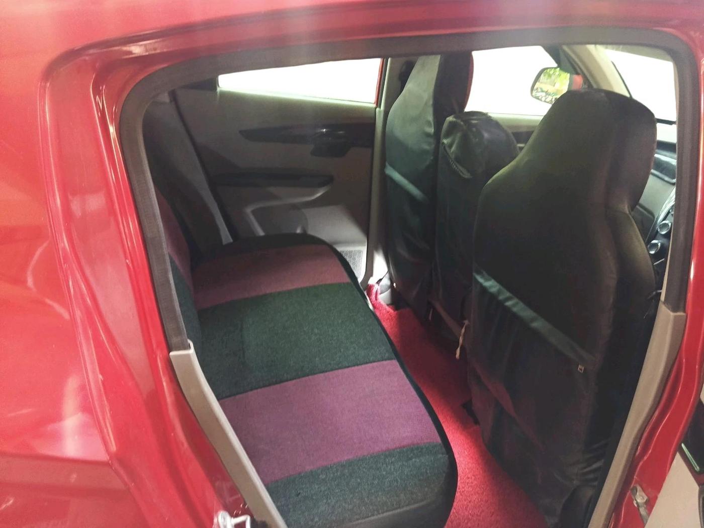 2017 Mahindra Kuv100 K4 6 STR, Petrol, Manual, 75,255 km, interior