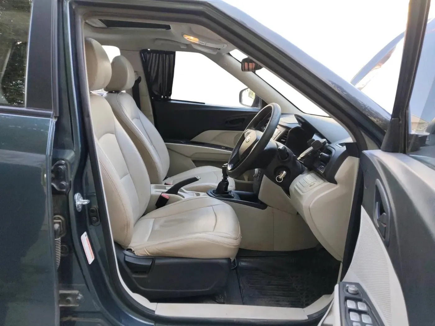 2022 Mahindra XUV300 W6 1.5 Diesel, Diesel, Manual, 60,496 km, interior